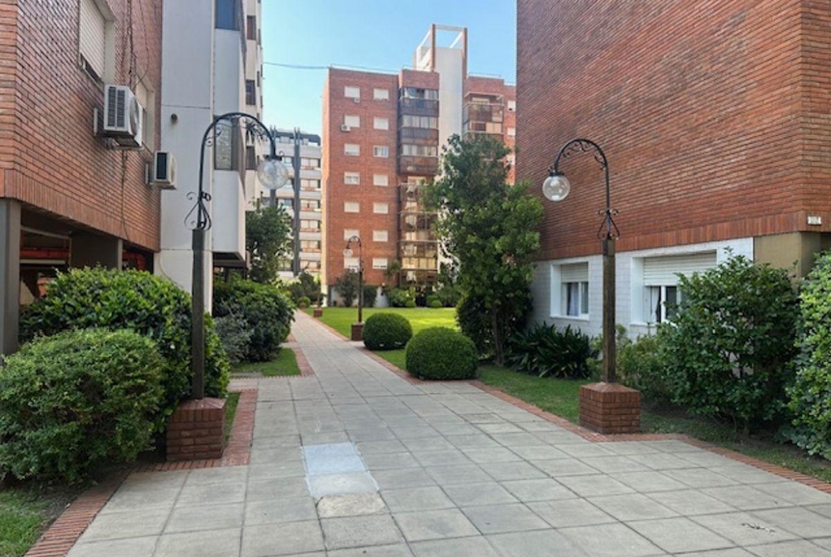 Departamento de 4 Ambientes con Cochera