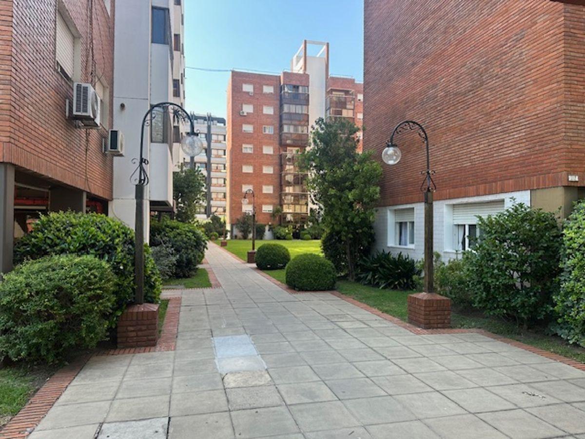 2 Departamento de 4 Ambientes con Cochera